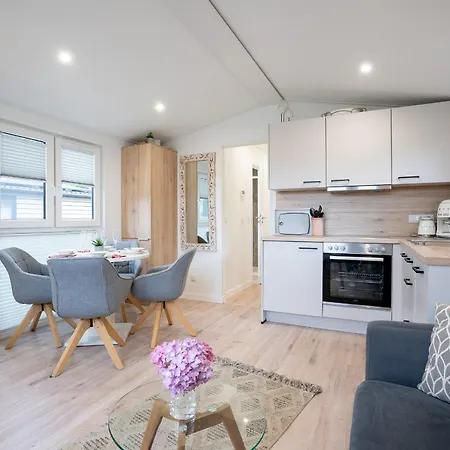 בית נופש Ostseecamp Lily Pond שרבאוץ